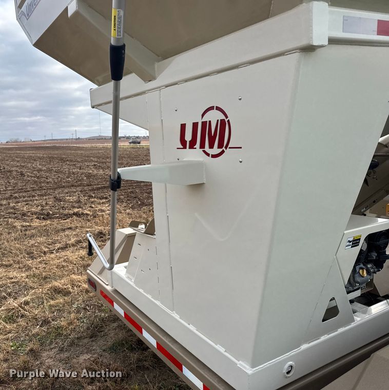 image for item EU6365 2023 Unverferth Seedrunner 2755 seed tender