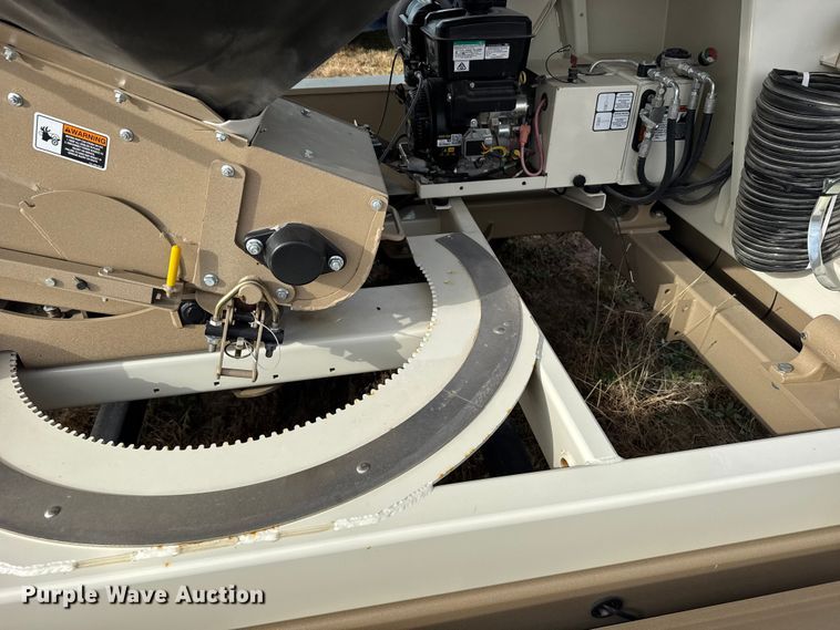 image for item EU6365 2023 Unverferth Seedrunner 2755 seed tender