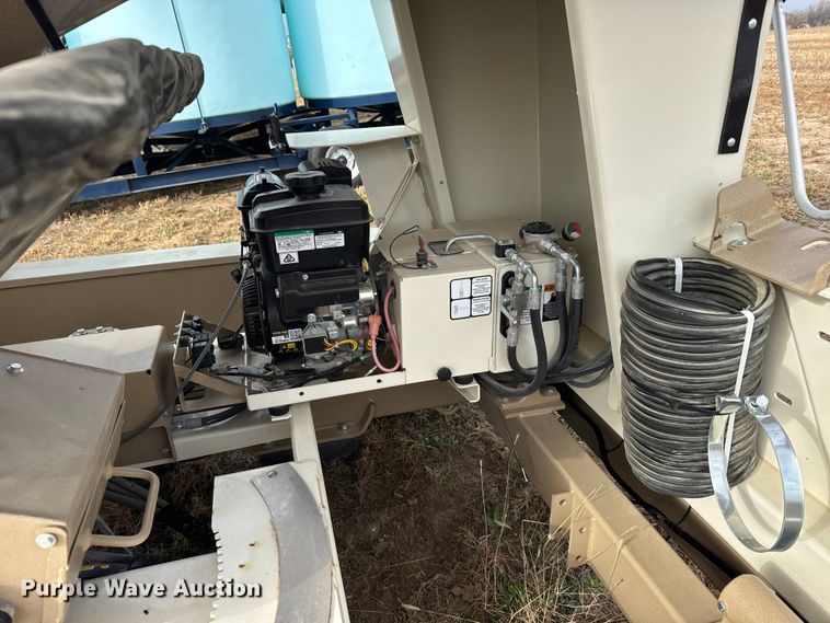 image for item EU6365 2023 Unverferth Seedrunner 2755 seed tender