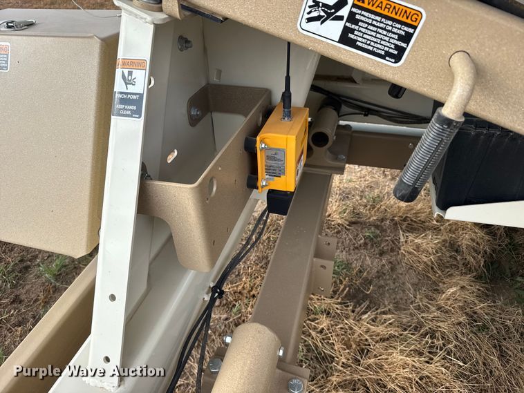 image for item EU6365 2023 Unverferth Seedrunner 2755 seed tender