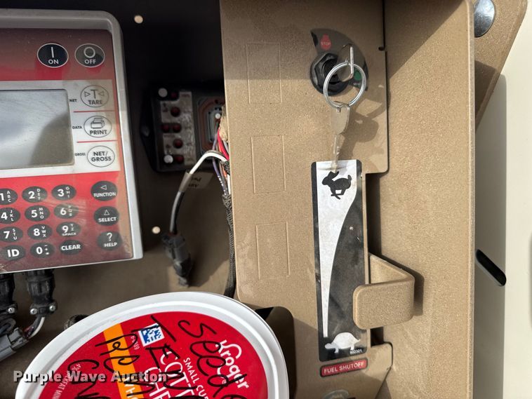 image for item EU6365 2023 Unverferth Seedrunner 2755 seed tender