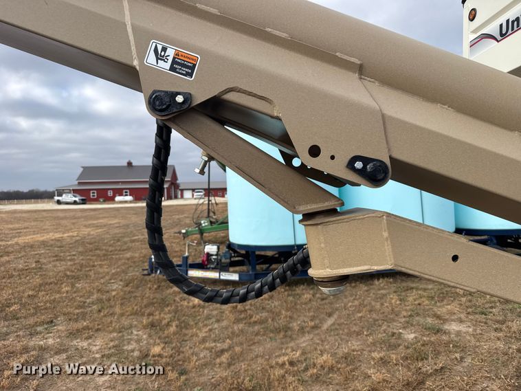 image for item EU6365 2023 Unverferth Seedrunner 2755 seed tender