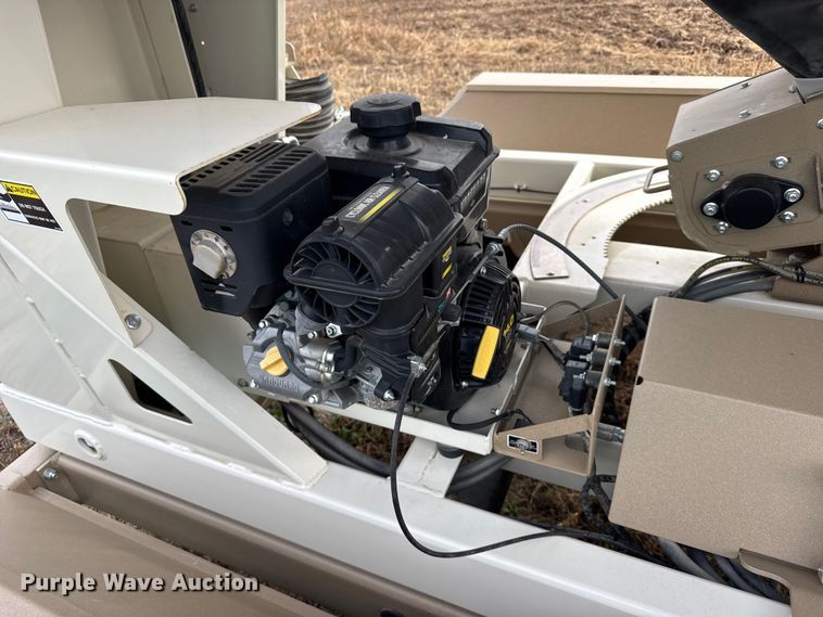 image for item EU6365 2023 Unverferth Seedrunner 2755 seed tender