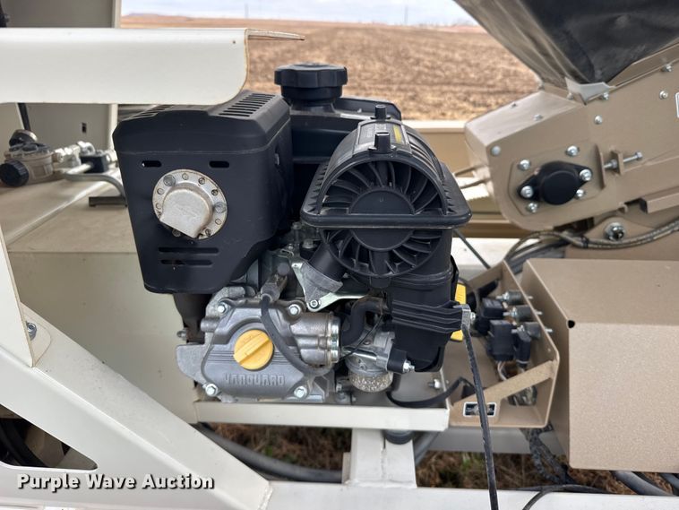 image for item EU6365 2023 Unverferth Seedrunner 2755 seed tender