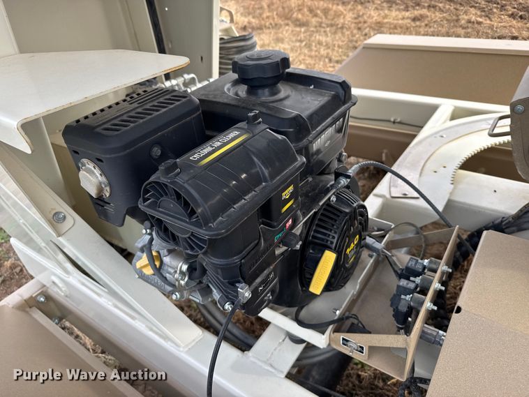 image for item EU6365 2023 Unverferth Seedrunner 2755 seed tender