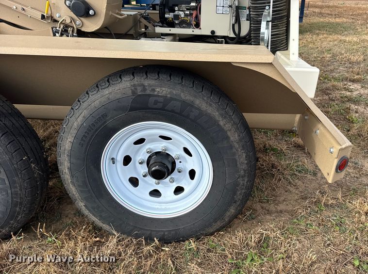 image for item EU6365 2023 Unverferth Seedrunner 2755 seed tender