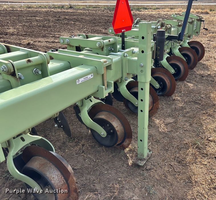 image for item EU6368 Orthman Unverferth 8375 row crop cultivator