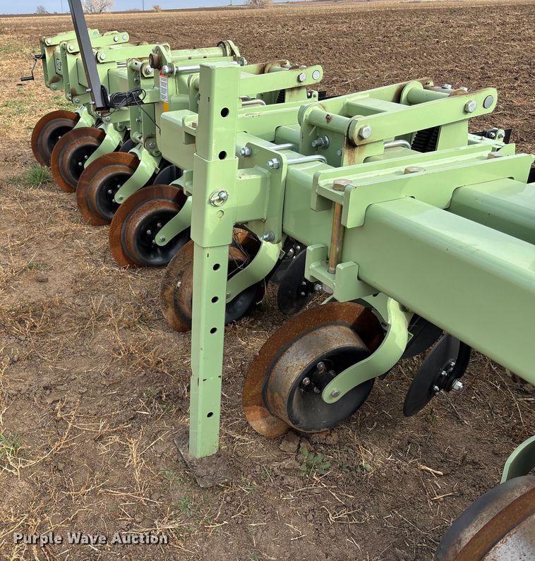 image for item EU6368 Orthman Unverferth 8375 row crop cultivator
