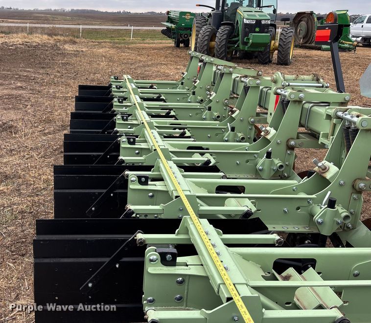 image for item EU6368 Orthman Unverferth 8375 row crop cultivator