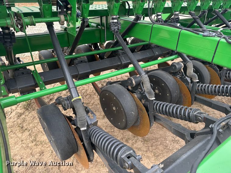 image for item EU6369 2010 John Deere 1590 grain drill