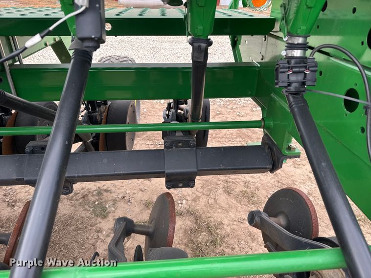 image for item EU6369 2010 John Deere 1590 grain drill