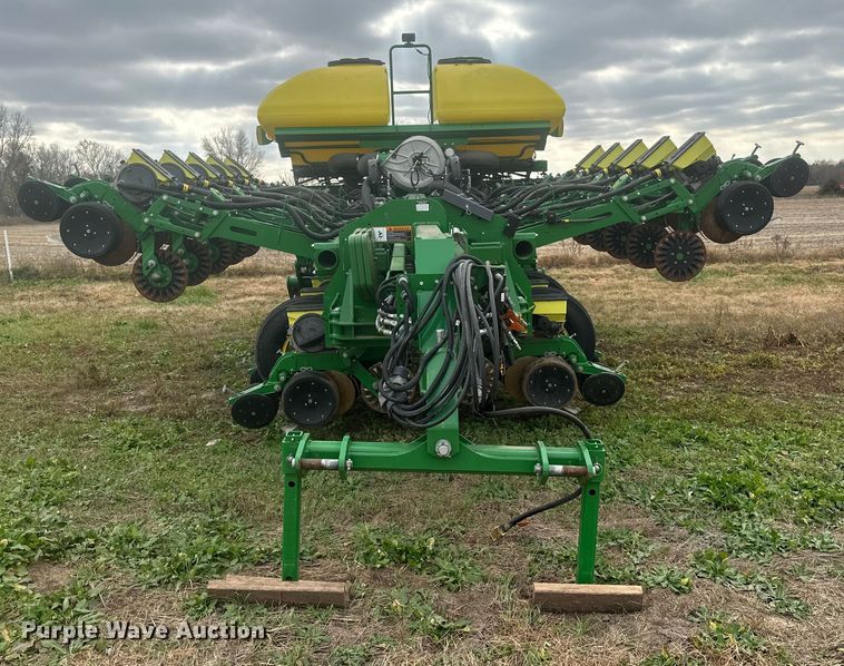 image for item EU6372 2017 John Deere 1795 Max Emerge split row no-till planter