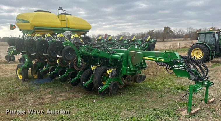image for item EU6372 2017 John Deere 1795 Max Emerge split row no-till planter