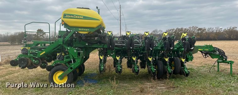 image for item EU6372 2017 John Deere 1795 Max Emerge split row no-till planter