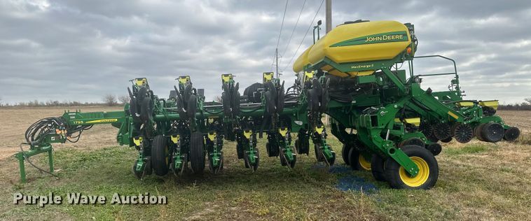 image for item EU6372 2017 John Deere 1795 Max Emerge split row no-till planter