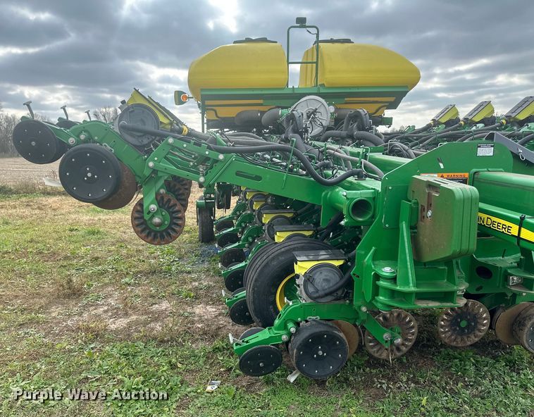 image for item EU6372 2017 John Deere 1795 Max Emerge split row no-till planter