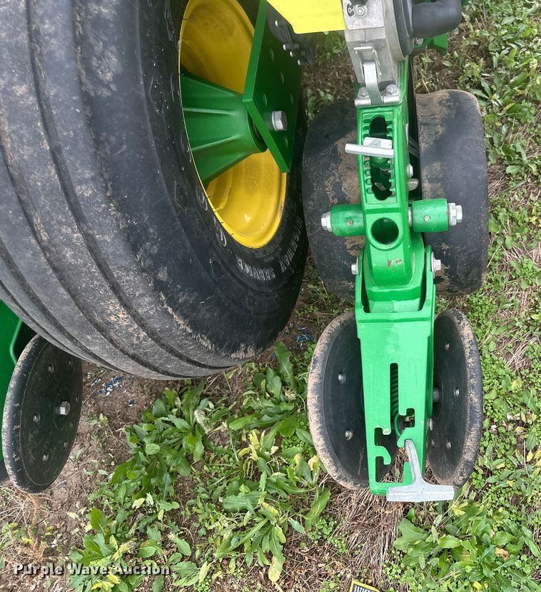 image for item EU6372 2017 John Deere 1795 Max Emerge split row no-till planter