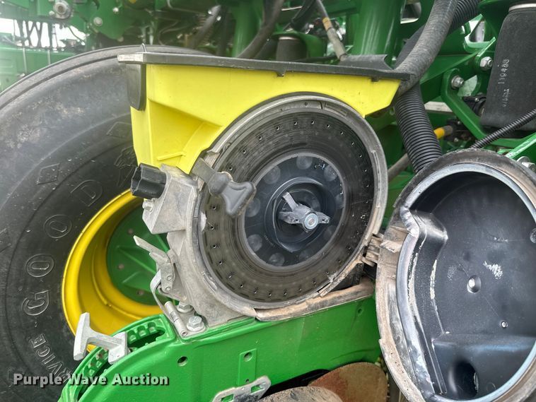 image for item EU6372 2017 John Deere 1795 Max Emerge split row no-till planter