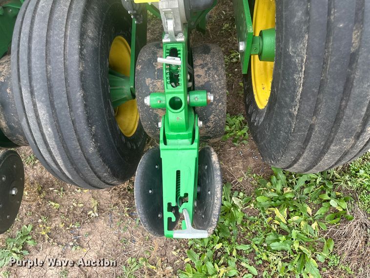 image for item EU6372 2017 John Deere 1795 Max Emerge split row no-till planter
