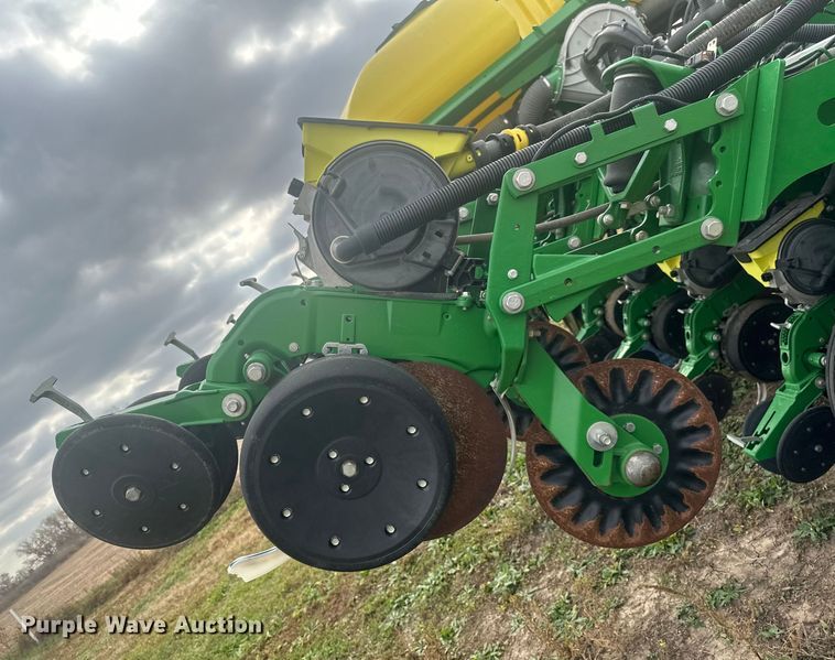 image for item EU6372 2017 John Deere 1795 Max Emerge split row no-till planter