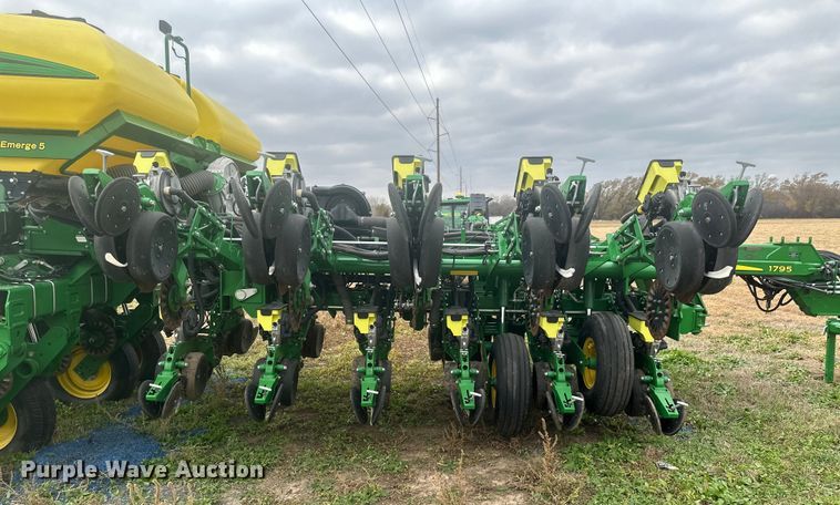 image for item EU6372 2017 John Deere 1795 Max Emerge split row no-till planter
