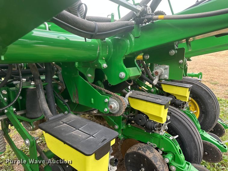 image for item EU6372 2017 John Deere 1795 Max Emerge split row no-till planter