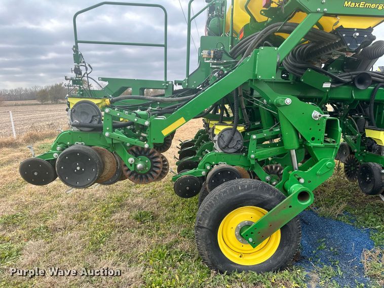 image for item EU6372 2017 John Deere 1795 Max Emerge split row no-till planter
