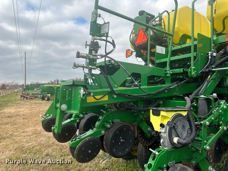 image for item EU6372 2017 John Deere 1795 Max Emerge split row no-till planter