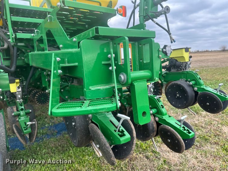 image for item EU6372 2017 John Deere 1795 Max Emerge split row no-till planter