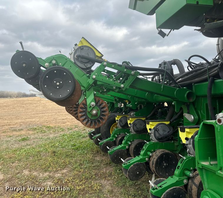 image for item EU6372 2017 John Deere 1795 Max Emerge split row no-till planter