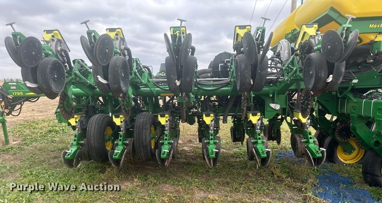 image for item EU6372 2017 John Deere 1795 Max Emerge split row no-till planter
