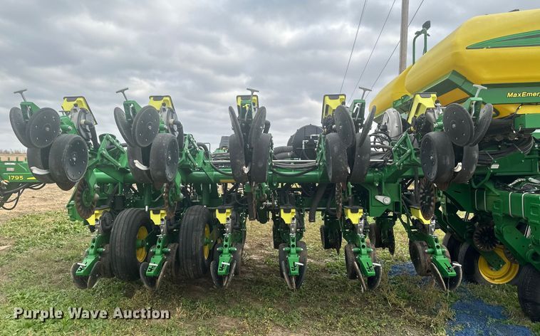 image for item EU6372 2017 John Deere 1795 Max Emerge split row no-till planter