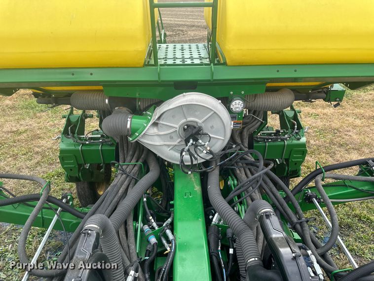image for item EU6372 2017 John Deere 1795 Max Emerge split row no-till planter