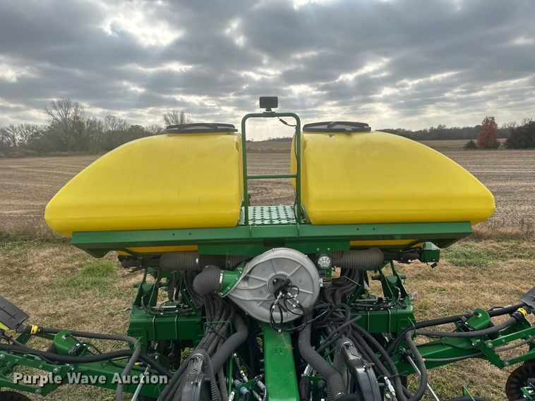 image for item EU6372 2017 John Deere 1795 Max Emerge split row no-till planter