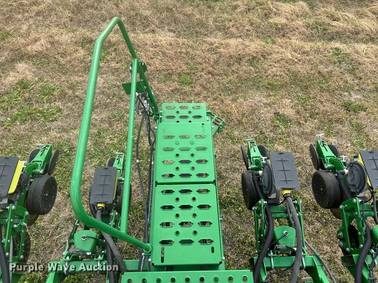 image for item EU6372 2017 John Deere 1795 Max Emerge split row no-till planter