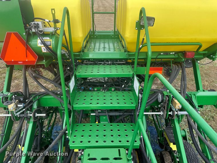 image for item EU6372 2017 John Deere 1795 Max Emerge split row no-till planter