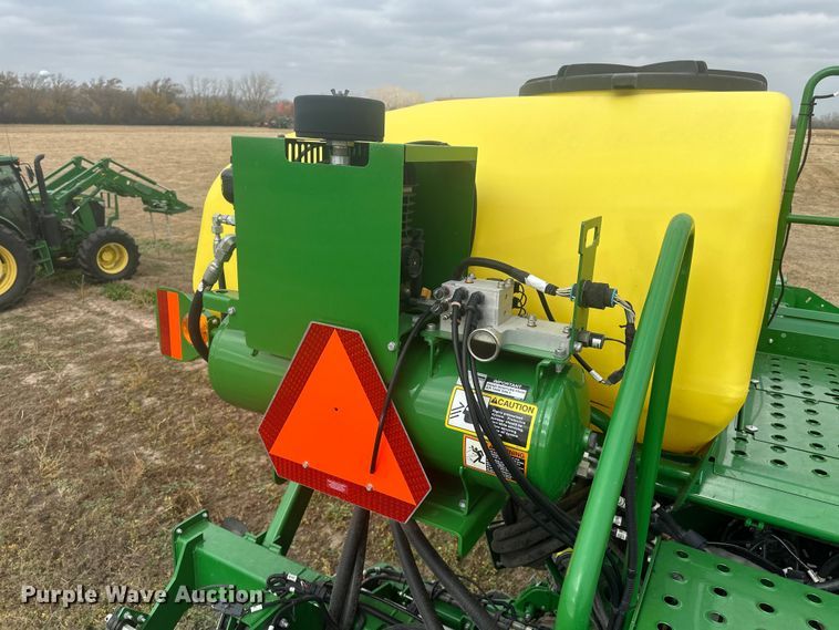 image for item EU6372 2017 John Deere 1795 Max Emerge split row no-till planter