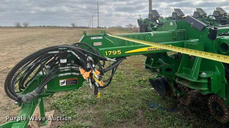 image for item EU6372 2017 John Deere 1795 Max Emerge split row no-till planter