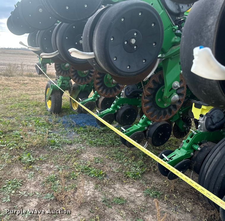 image for item EU6372 2017 John Deere 1795 Max Emerge split row no-till planter