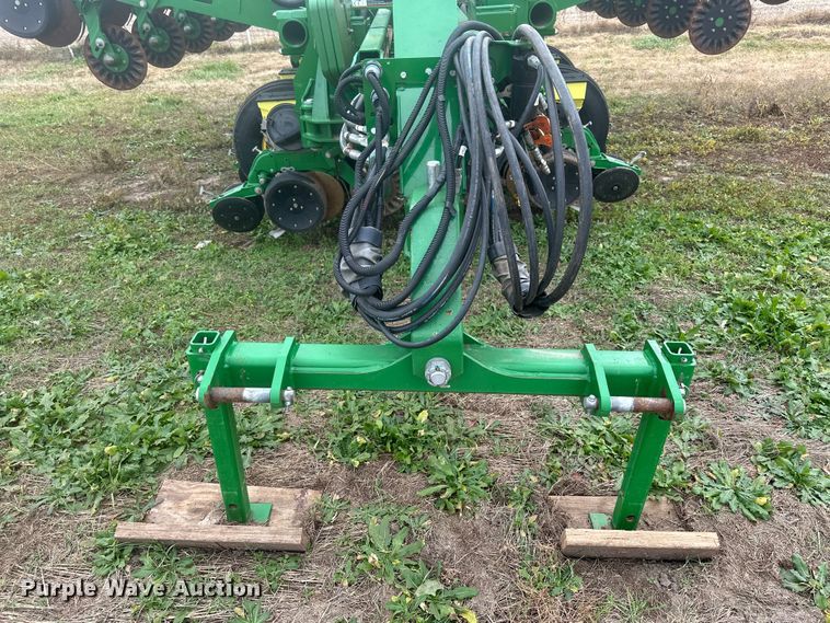 image for item EU6372 2017 John Deere 1795 Max Emerge split row no-till planter