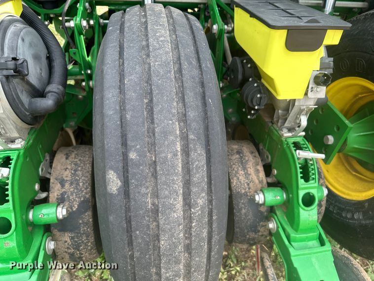 image for item EU6372 2017 John Deere 1795 Max Emerge split row no-till planter