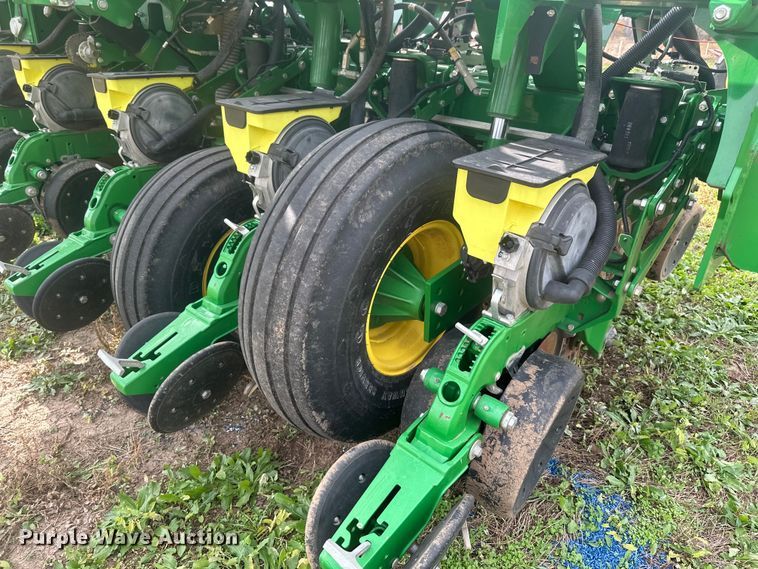 image for item EU6372 2017 John Deere 1795 Max Emerge split row no-till planter