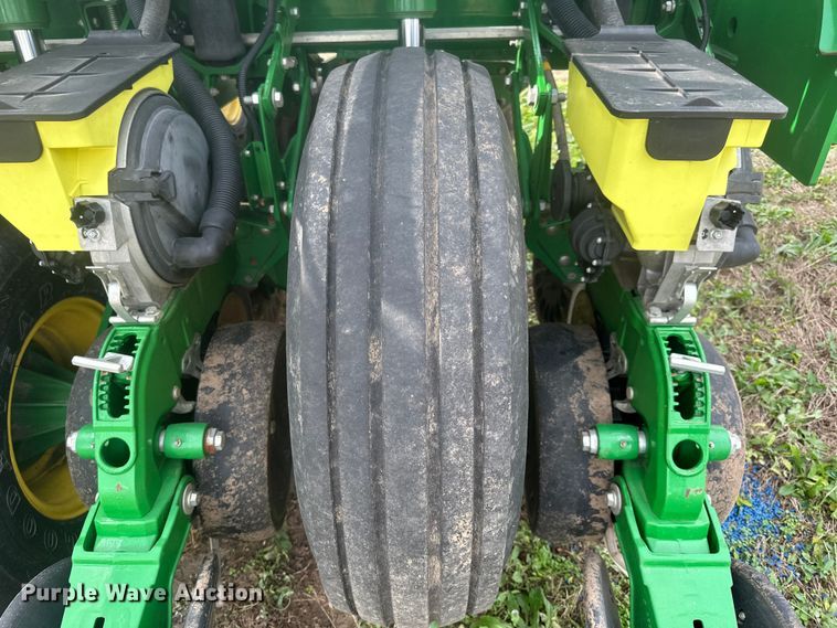 image for item EU6372 2017 John Deere 1795 Max Emerge split row no-till planter