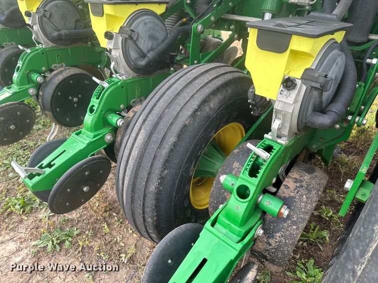 image for item EU6372 2017 John Deere 1795 Max Emerge split row no-till planter