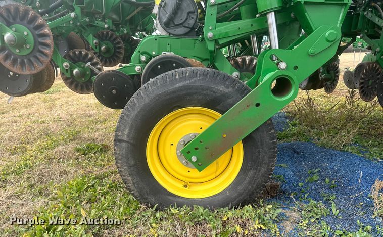 image for item EU6372 2017 John Deere 1795 Max Emerge split row no-till planter