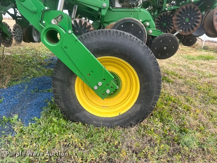 image for item EU6372 2017 John Deere 1795 Max Emerge split row no-till planter