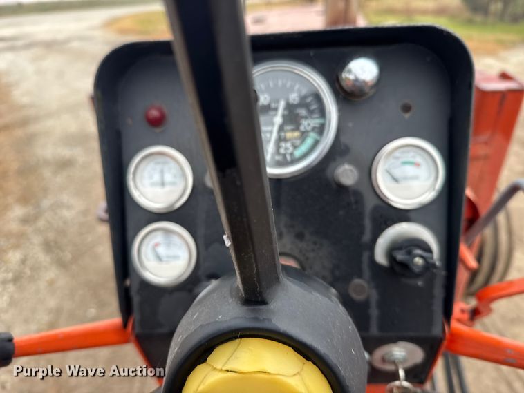 image for item EU6386 Allis-Chalmers 185 tractor