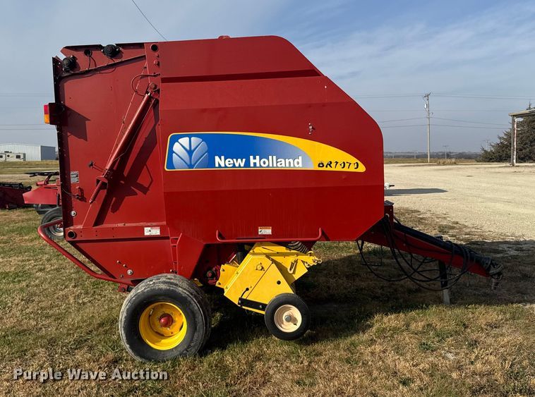 image for item EU6387 New Holland BR7070 round baler