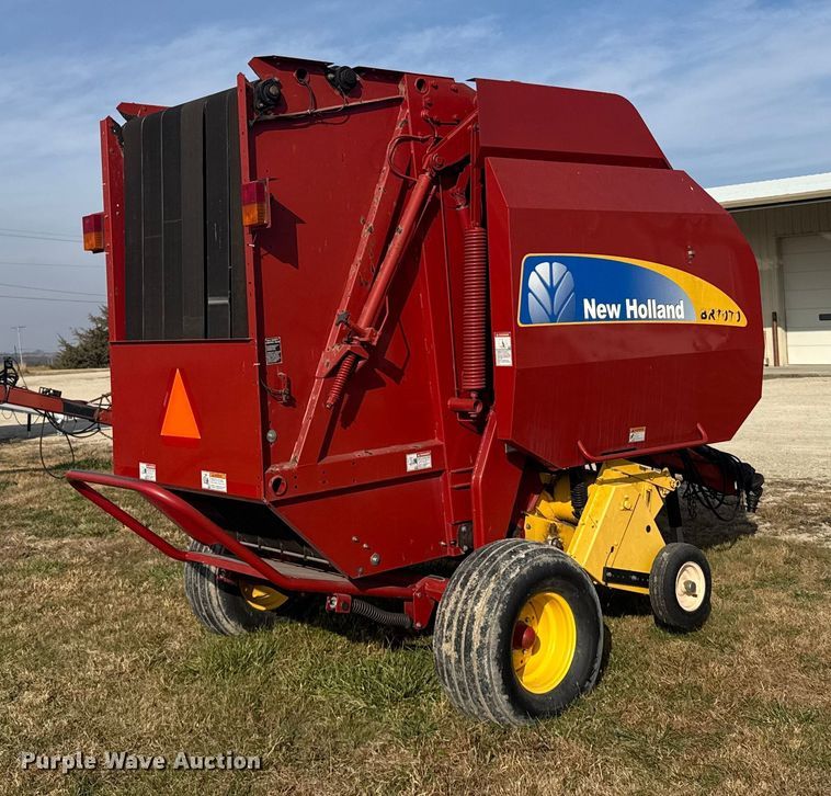 image for item EU6387 New Holland BR7070 round baler