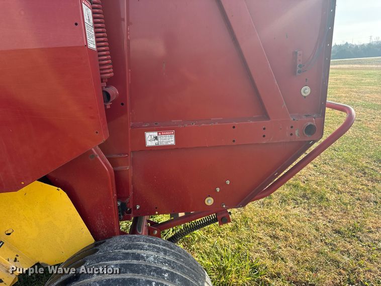 image for item EU6387 New Holland BR7070 round baler